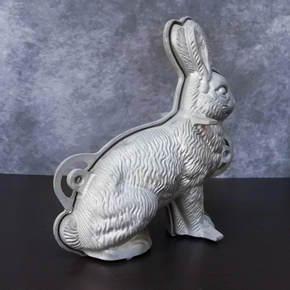 Vintage Large Rabbit Bunny Metal Chocolate Cake Mold